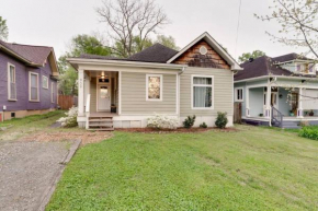East Nash Retreat- Sleeps 10, Yard, Walk to Bars!